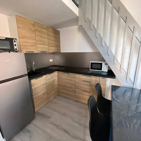 Avec Mezzanine, 4 Pers, à 250m, Parking Privé, Commerces à Proximité - Fr-1-81-43 *